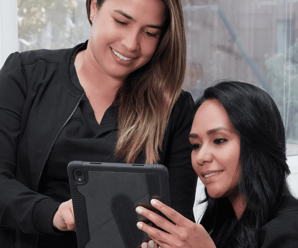 <i class="thsn-dentiq-icon thsn-dentiq-icon-doctor-1"></i> Especialistas Certificados